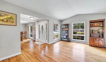 345 Norwood Cir, Ballwin, MO 63011