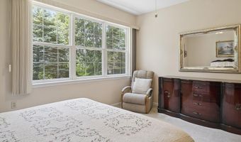 26 Fountain View Dr, Barnegat, NJ 08005