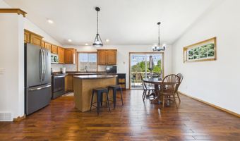 816 E Pine St, Brandon, SD 57005