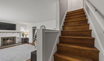 237 Maple Dr, Columbus, OH 43228