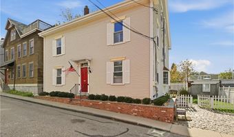 13 Holland St 1, Newport, RI 02840