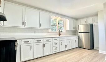 426 Metacom Ave 2, Bristol, RI 02809