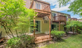 95 Chestnut St APT I, Bethel, CT 06801