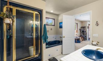 913 STARVEOUT CREEK Rd, Azalea, OR 97410