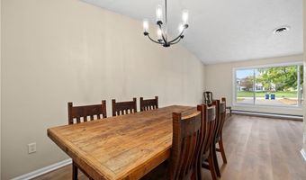 621 Van Oaks Dr, Amherst, OH 44001