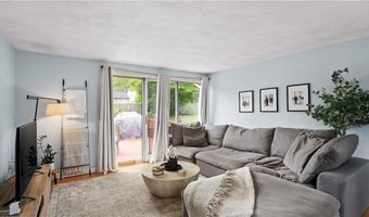 48 Flagg Ave, Warwick, RI 02886