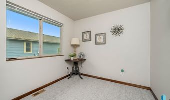 2726 E Sunburst Dr, Brandon, SD 57005