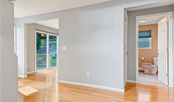 24 Smith St, Lincoln, RI 02865