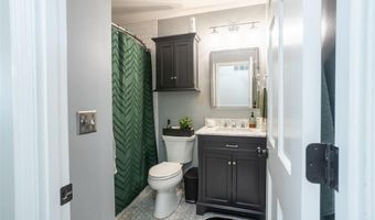 531 Charoak Dr, Ballwin, MO 63021