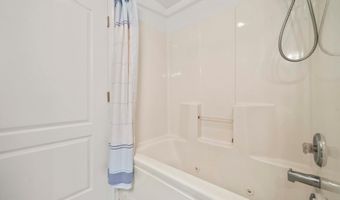 6940 FAIRFAX Dr 200, Arlington, VA 22213
