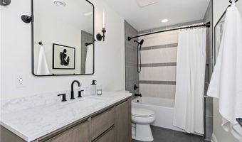690 Club Dr W, Aurora, OH 44202