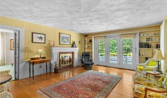 300 Country View Dr, Warwick, RI 02886