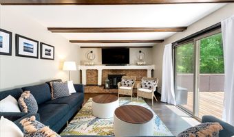 486 Edgeworthe Dr SE, Ada, MI 49301