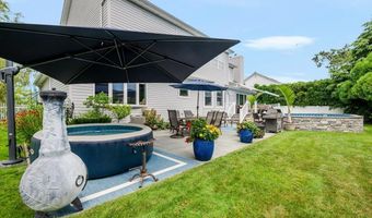 18 South Plz, Amity Harbor, NY 11701