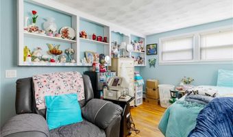 15 Freedom Dr, Cranston, RI 02920