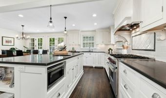 8 Glenwood Dr, Darien, CT 06820