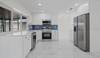 1024 SPINDLE PALM Way, Apollo Beach, FL 33572