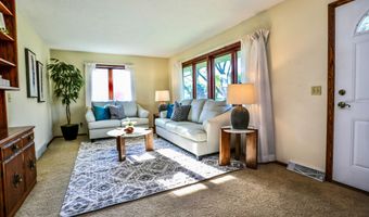 903 Willow Dr, Aberdeen, SD 57401