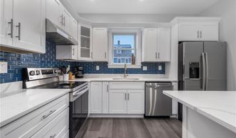 10 Braman St 1, Newport, RI 02840