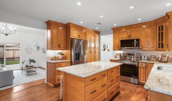 3226 Summit Dr, Escondido, CA 92025