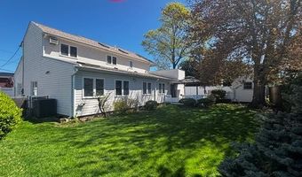 53 Coolidge Ave, Amity Harbor, NY 11701