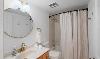 917 Claytonbrook Dr 3, Ballwin, MO 63011