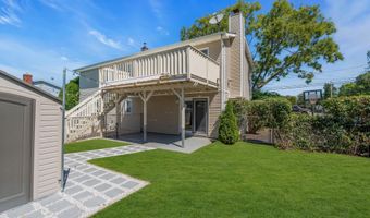 19 Spruce St, Beachwood, NJ 08722