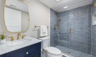 14 Kay Blvd, Middletown, RI 02842