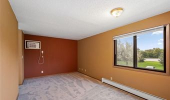 4 Pine Tree Dr 223, Arden Hills, MN 55112