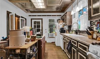 118 7th St, Baldwin City, KS 66006