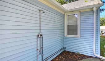 18 Lakeview Dr, Narragansett, RI 02882
