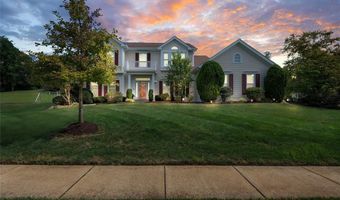 821 Heatherhaven Dr, Ballwin, MO 63011