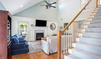 406 Corey Ln, Middletown, RI 02842