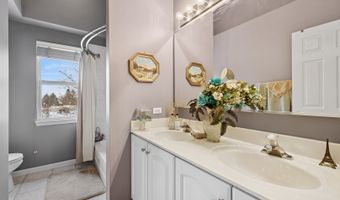 1950 Broadsmore Dr, Algonquin, IL 60102