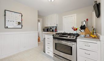 118 Poplar St, Bangor, ME 04401