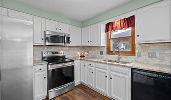 923 Hillside Dr, Amherst, OH 44001