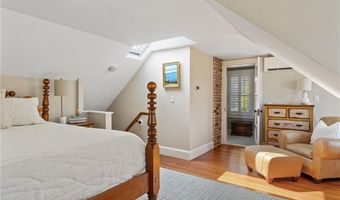 21 John St, Newport, RI 02840