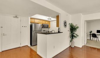 880 N POLLARD St 801, Arlington, VA 22203