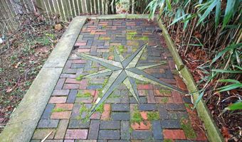 222 Red Hill Rd, Middletown, NJ 07748