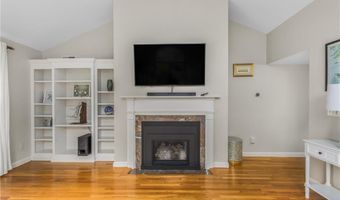 213 Corey Ln 213, Middletown, RI 02842