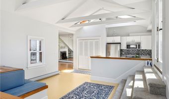 433 Thames St E, Newport, RI 02840