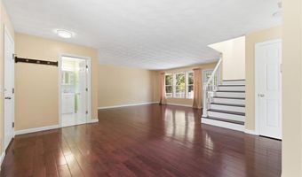 57 Hunters Crossing Dr, Coventry, RI 02816