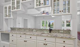 255 Scenic Dr, Ashland, OR 97520