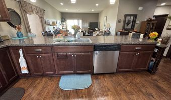 1702 Miller Ln, Aberdeen, SD 57401