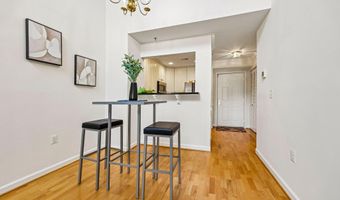 1320 N WAYNE St N 405, Arlington, VA 22201