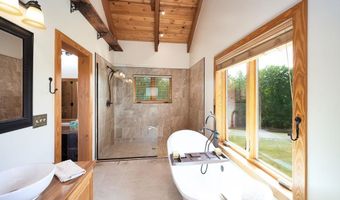 685 River Oaks Dr, Big Sandy, TN 38221