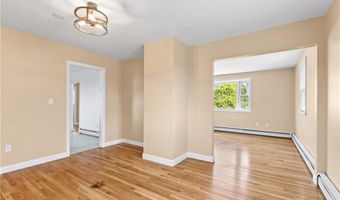 21 Reardon Dr, Middletown, RI 02842