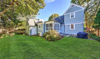 12 Harbour Ter, Cranston, RI 02905
