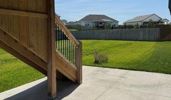 16338 Lois Ln, Basehor, KS 66007