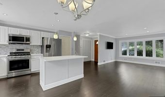 556 Sandra Pl, Teaneck, NJ 07666
